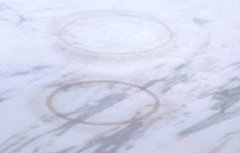 如何輕松去除廚房臺(tái)面上干了的醬油漬？