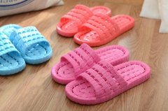 怎么洗掉塑料拖鞋上的頑固污漬？不用洗衣粉，只需用水變干凈！