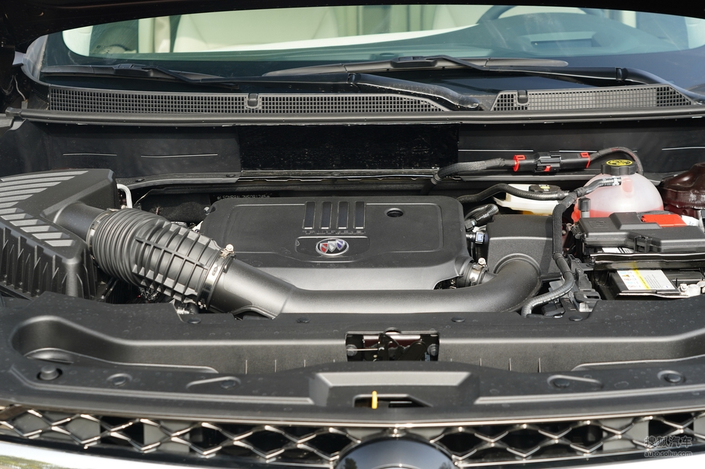 汽車發(fā)動機(jī)如何清理？